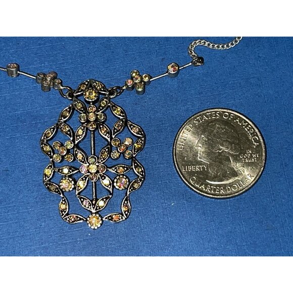 Lauren Conrad Chain Necklace w silver tone Pendant and faux diamonds - Picture 3 of 9